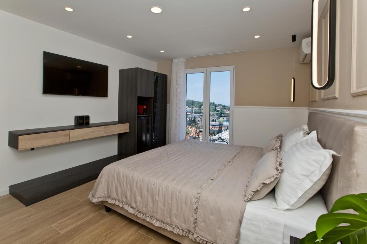 Milton Luxe